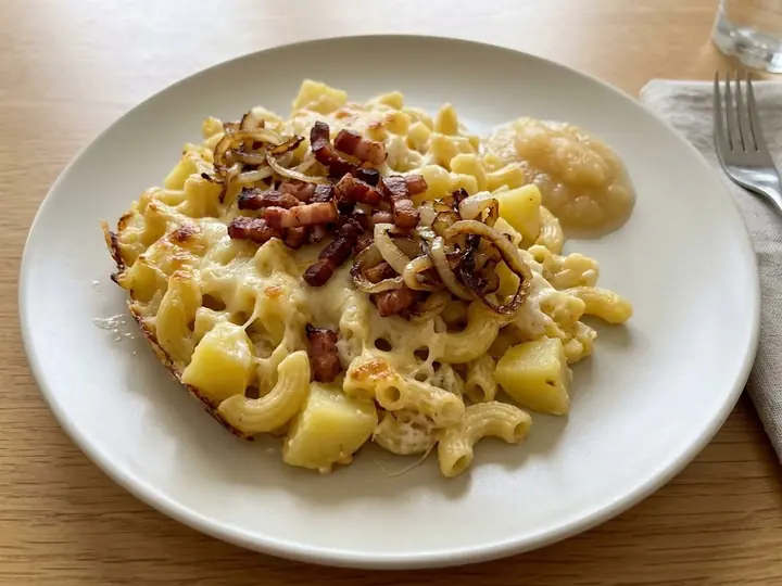 Swiss-Style Älplermagronen (Alpine Macaroni Bake with Bacon and Cheese)